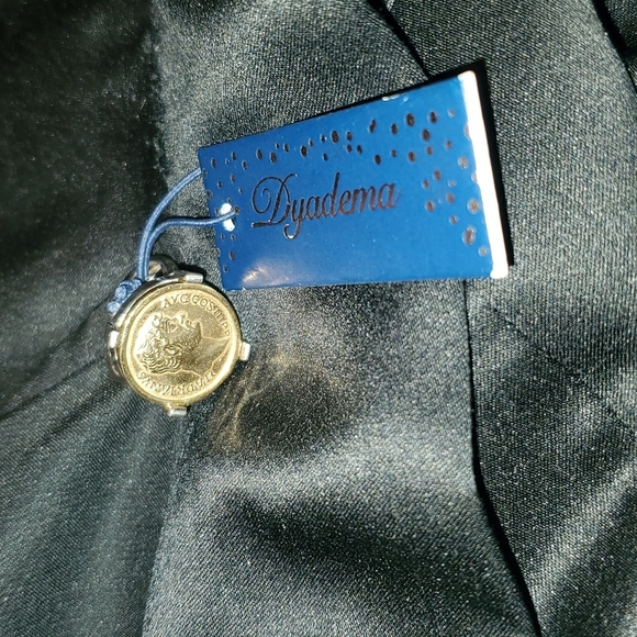 Ring - Picture 1 of 4